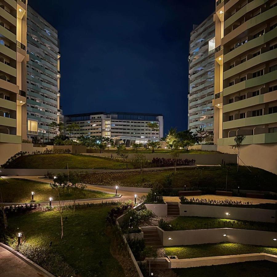 Acellyne'S Suites At The Residences At Commonwealth By Century ケソンシティ エクステリア 写真