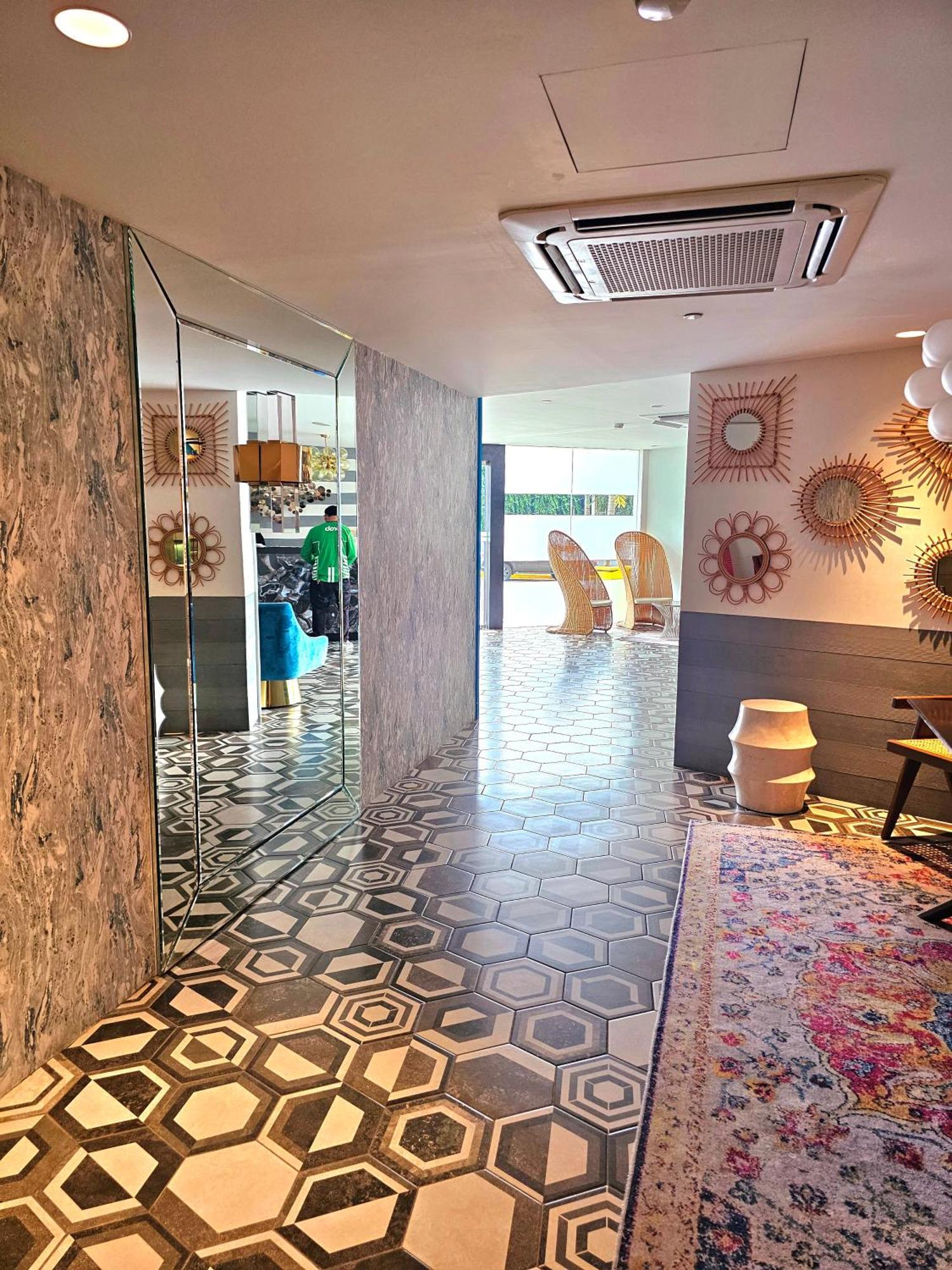 Acellyne'S Suites At The Residences At Commonwealth By Century ケソンシティ エクステリア 写真