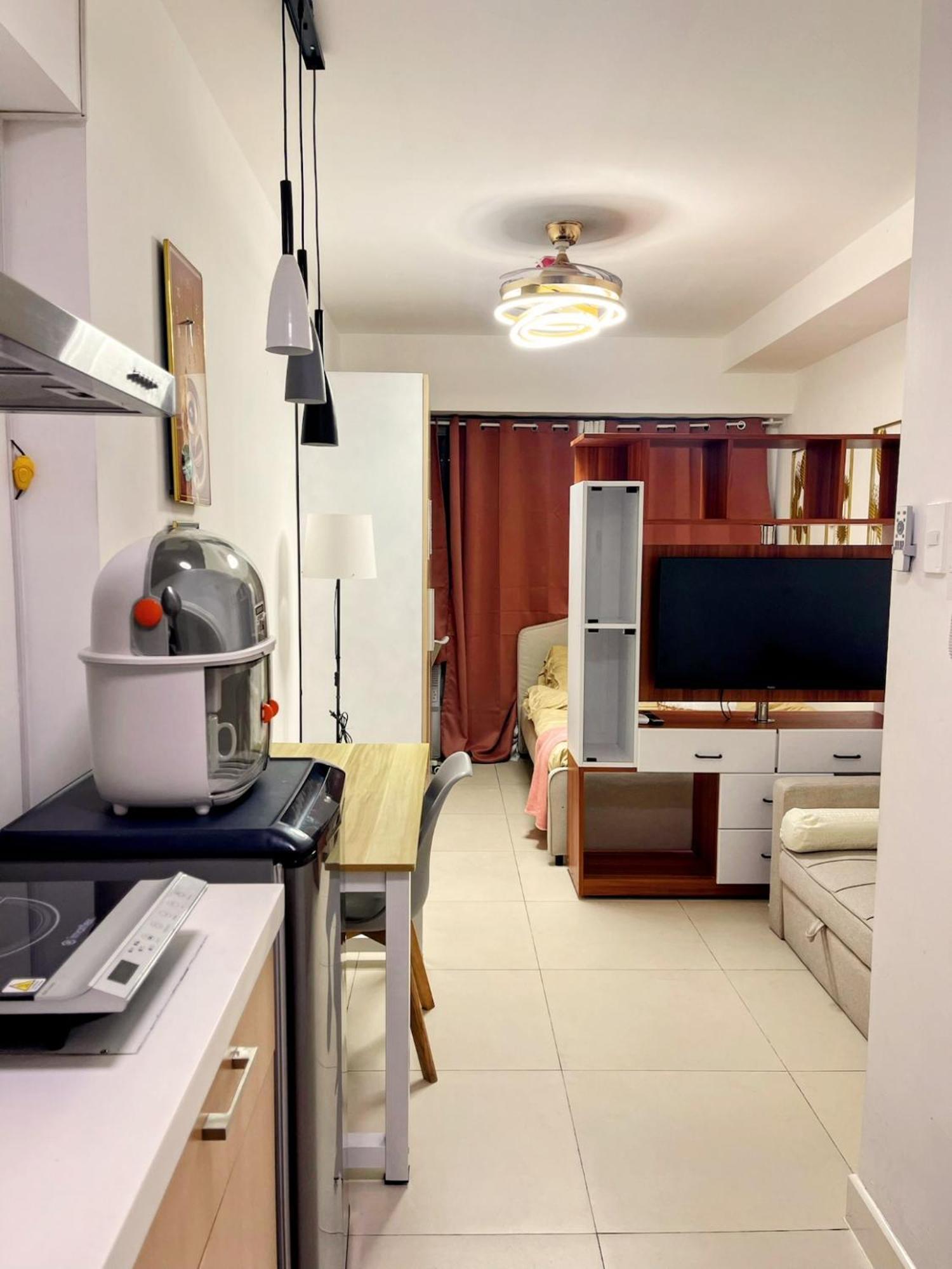 Acellyne'S Suites At The Residences At Commonwealth By Century ケソンシティ 部屋 写真